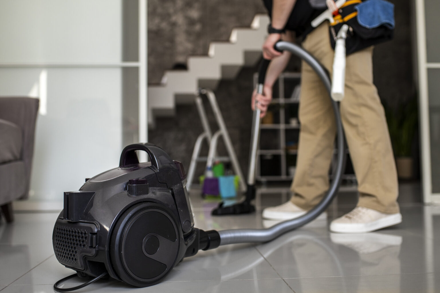 Limpieza profesional de suelos y zonas comunes en viviendas